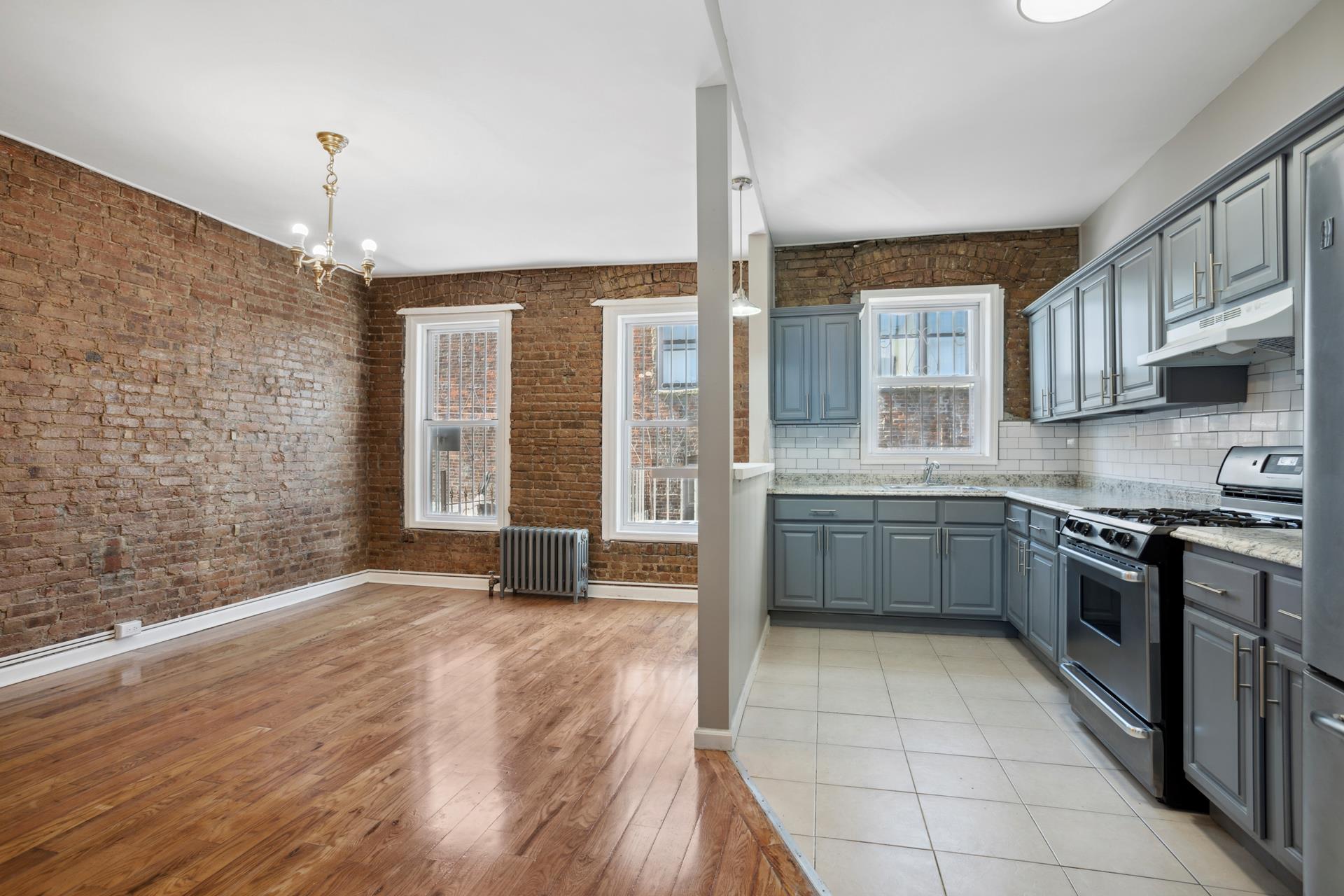 276 Berriman Street 2, East New York, Brooklyn, New York - 3 Bedrooms  
1 Bathrooms  
5 Rooms - 