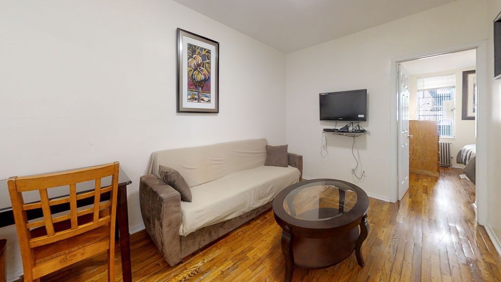 420 East 13th Street 15, East Village, Downtown, NYC - 2 Bedrooms  
1 Bathrooms  
4 Rooms - 