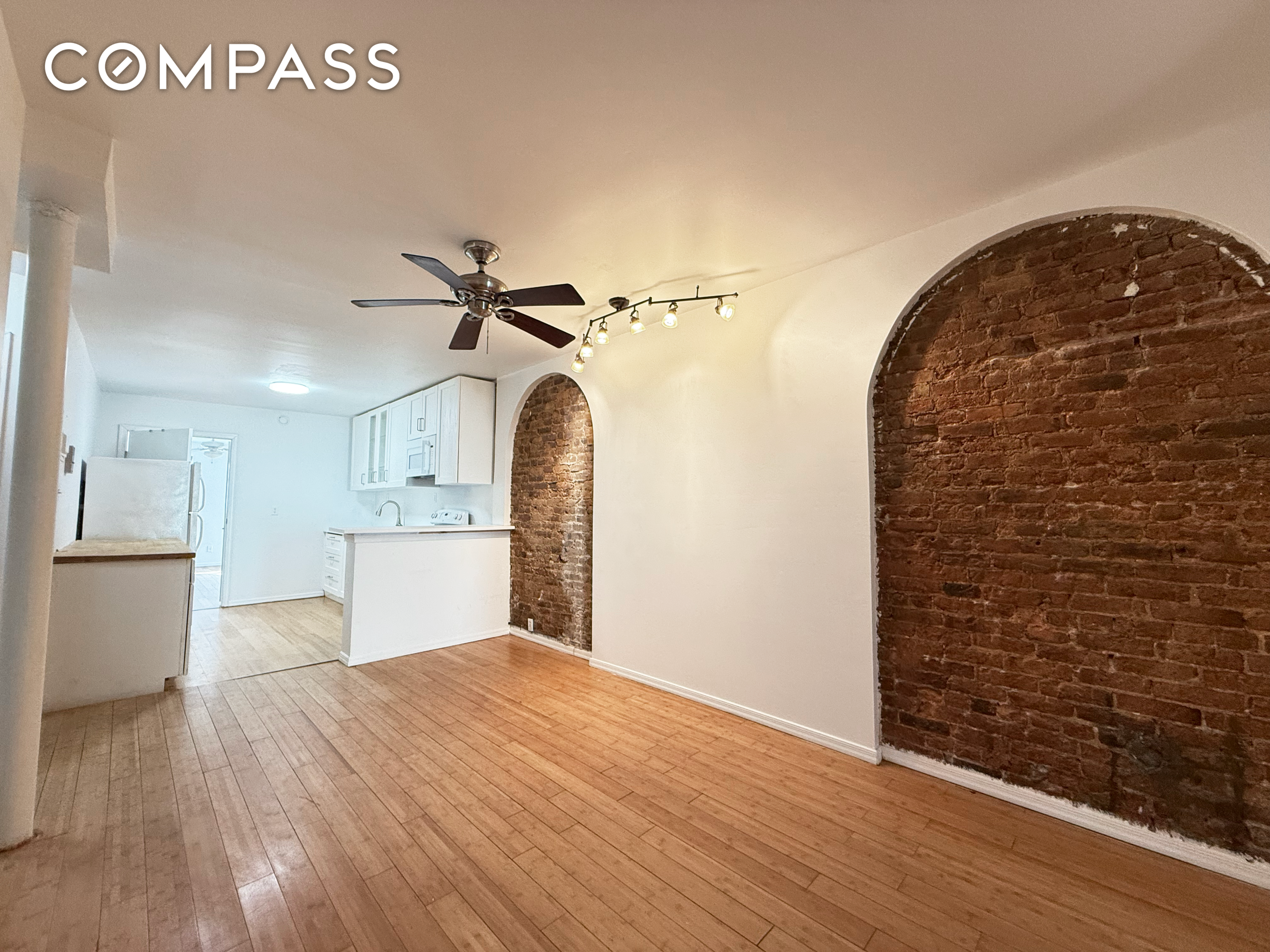 327 East 116th Street 1, East Harlem, Upper Manhattan, NYC - 2 Bedrooms  
1.5 Bathrooms  
4 Rooms - 