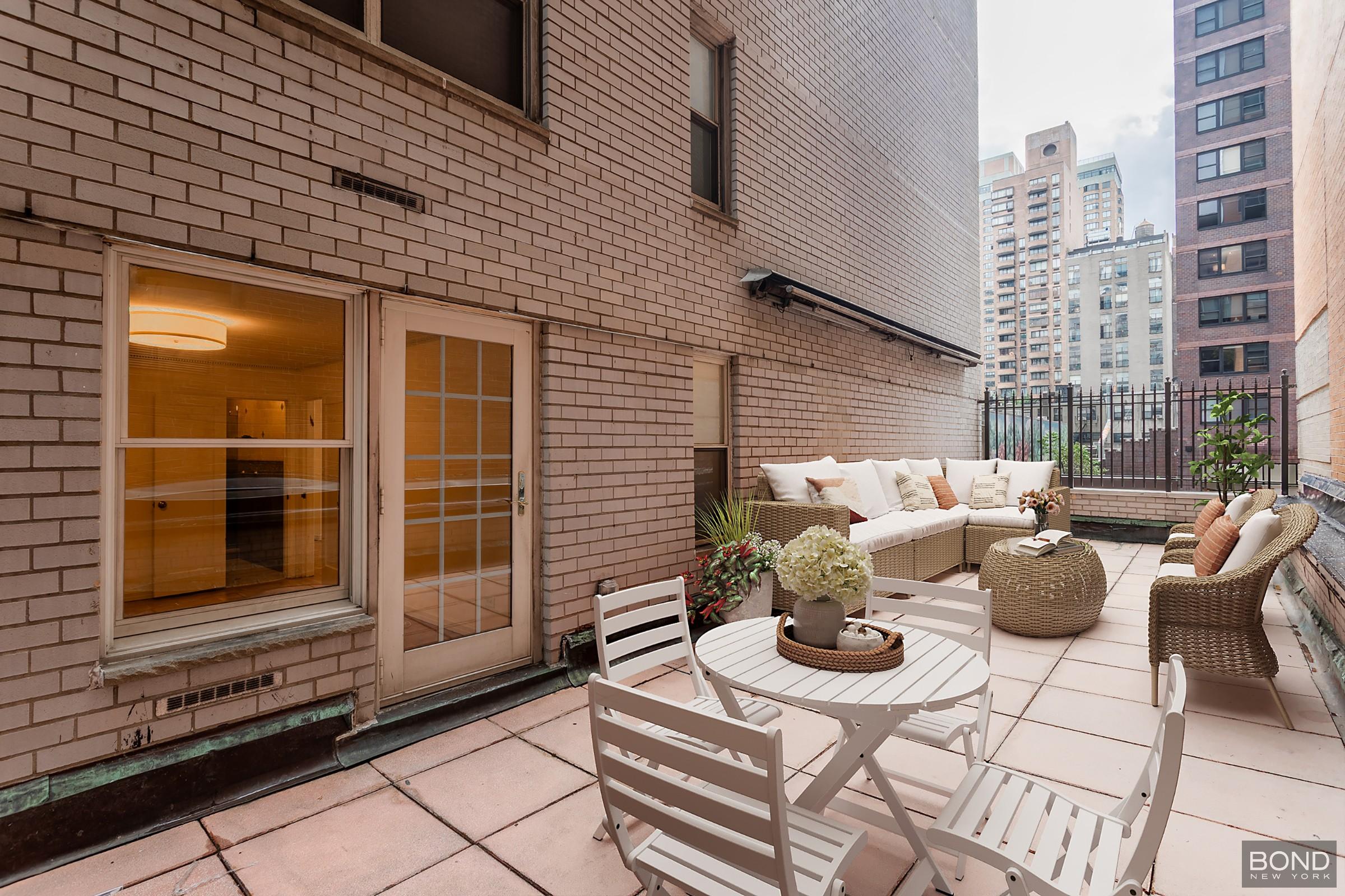 155 East 34th Street 3R, Murray Hill, Midtown East, NYC - 3 Bedrooms  
2 Bathrooms  
7 Rooms - 