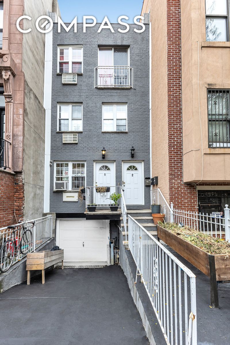 539 Quincy Street, Bedford-Stuyvesant, Brooklyn, New York - 6 Bedrooms  
5 Bathrooms  
13 Rooms - 