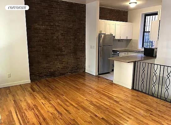 230 East 27th Street 2, Kips Bay, Midtown East, NYC - 3 Bedrooms  
2 Bathrooms  
5 Rooms - 