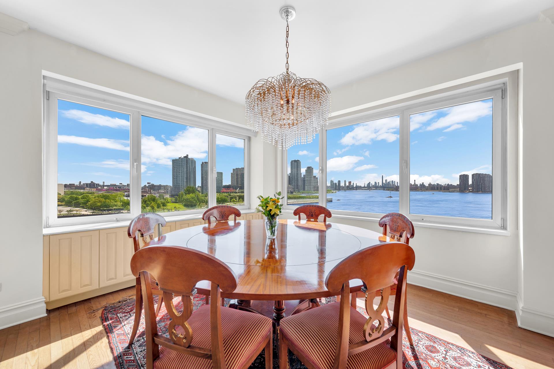 45 Sutton Place 14F, Sutton Place, Midtown East, NYC - 3 Bedrooms  
2.5 Bathrooms  
6 Rooms - 