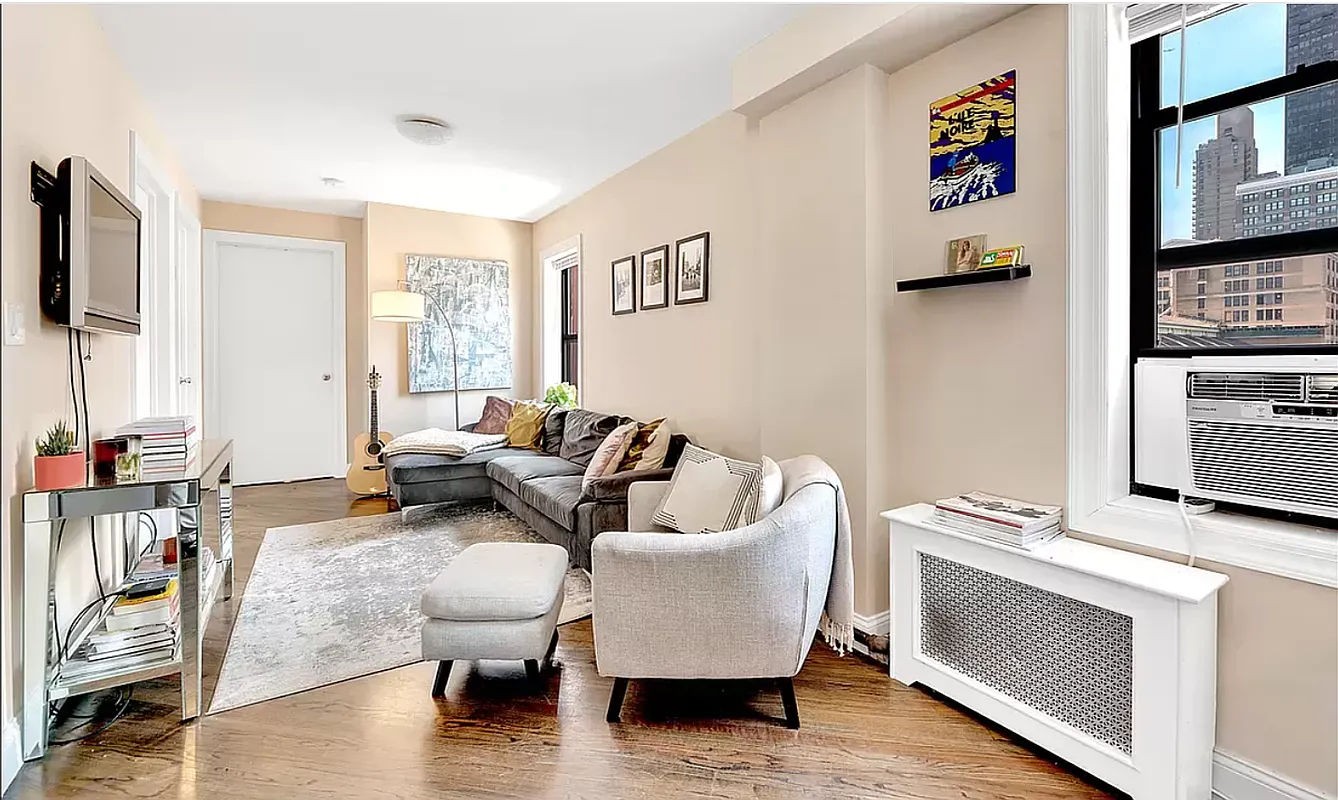 153 East 26th Street 9A, Kips Bay, Midtown East, NYC - 3 Bedrooms  
2 Bathrooms  
5 Rooms - 