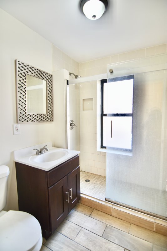 187 East 117th Street 4, East Harlem, Upper Manhattan, NYC - 2 Bedrooms  
1 Bathrooms  
4 Rooms - 