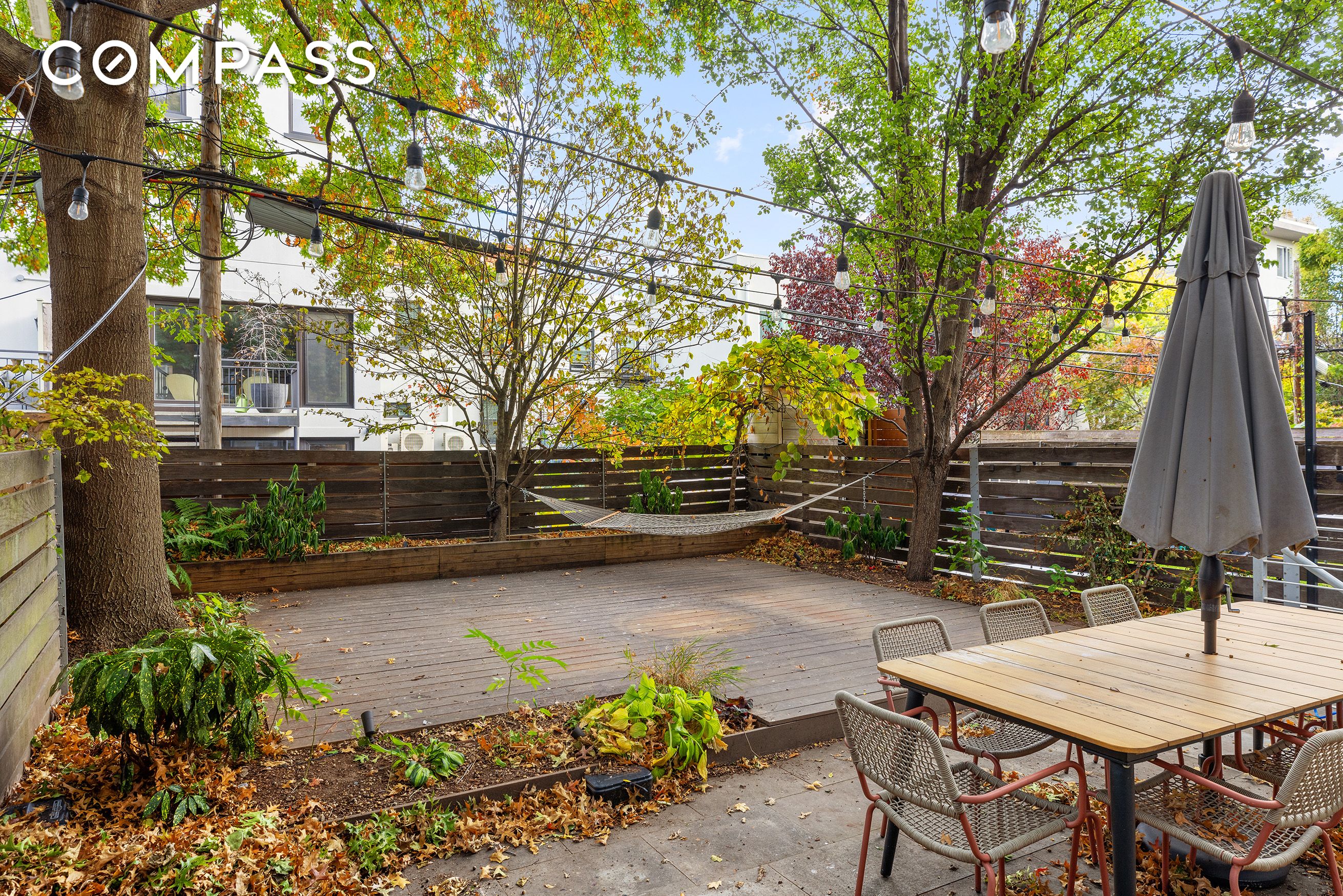 321 Union Street 1B, Carroll Gardens, Brooklyn, New York - 2 Bedrooms  
2 Bathrooms  
5 Rooms - 