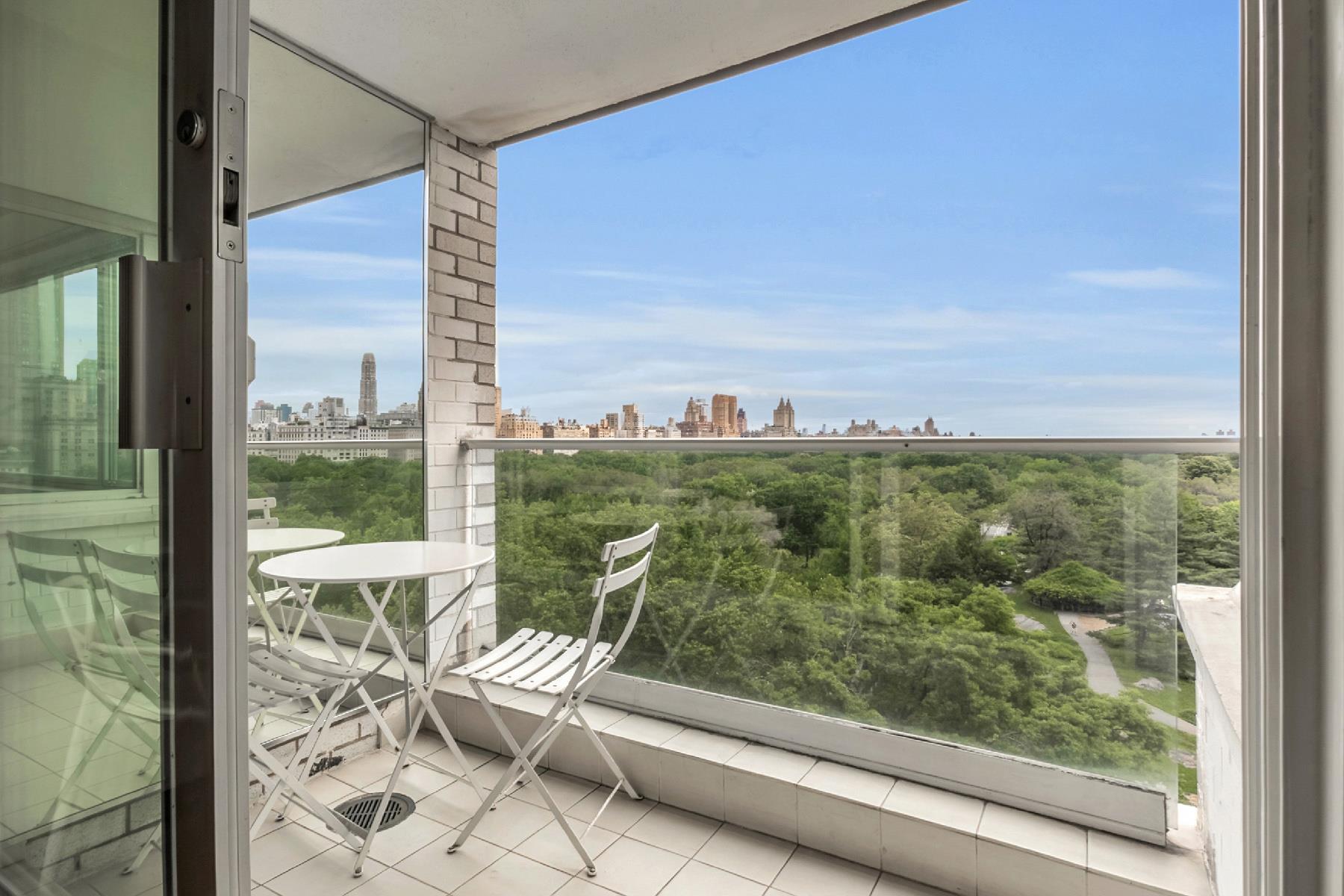 116 Central Park 4N, Central Park South, Midtown West, NYC - 2 Bedrooms  
2 Bathrooms  
5 Rooms - 