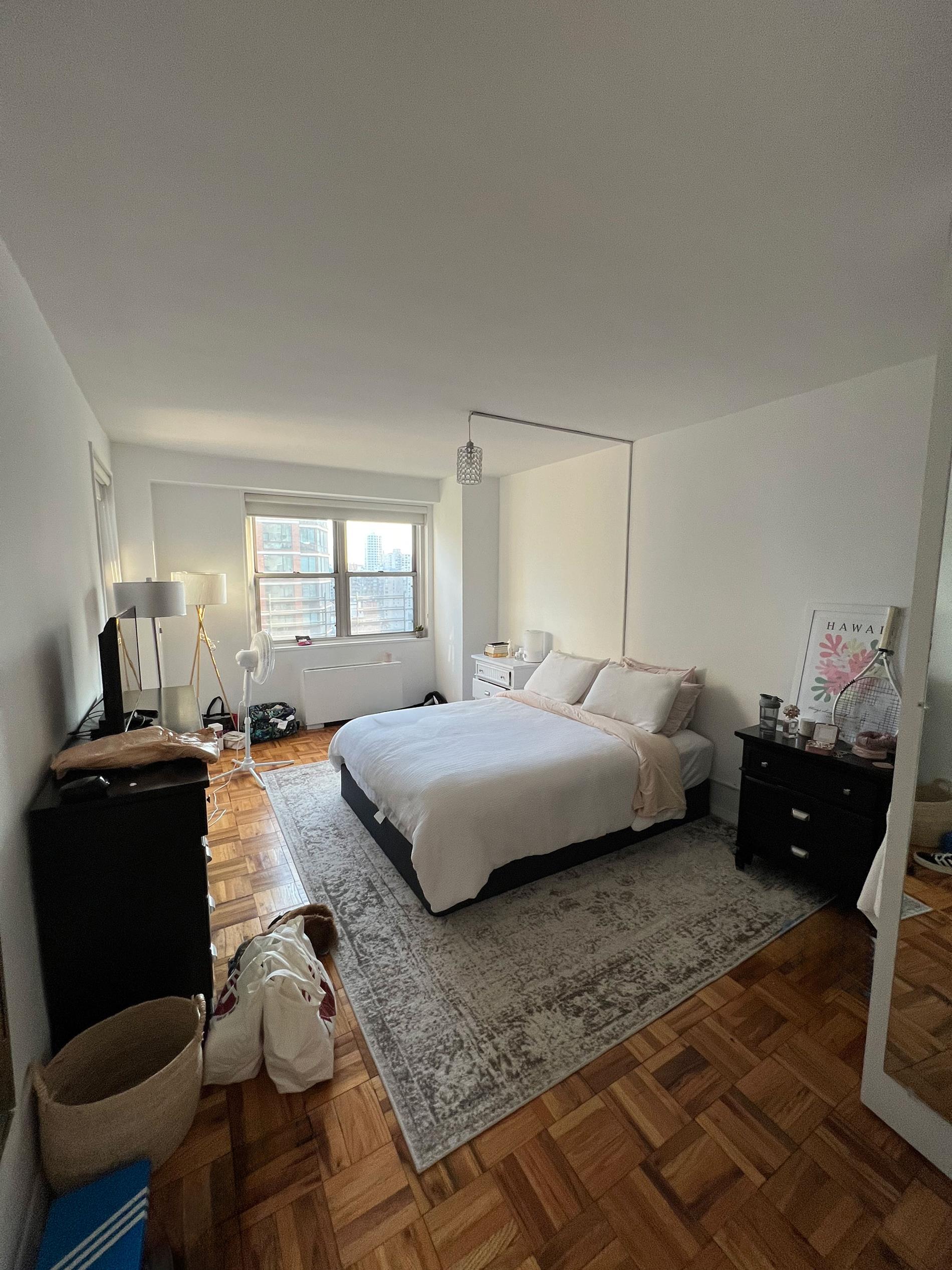 300 East 40th Street 24-P, Murray Hill, Midtown East, NYC - 1 Bedrooms  
1 Bathrooms  
3 Rooms - 