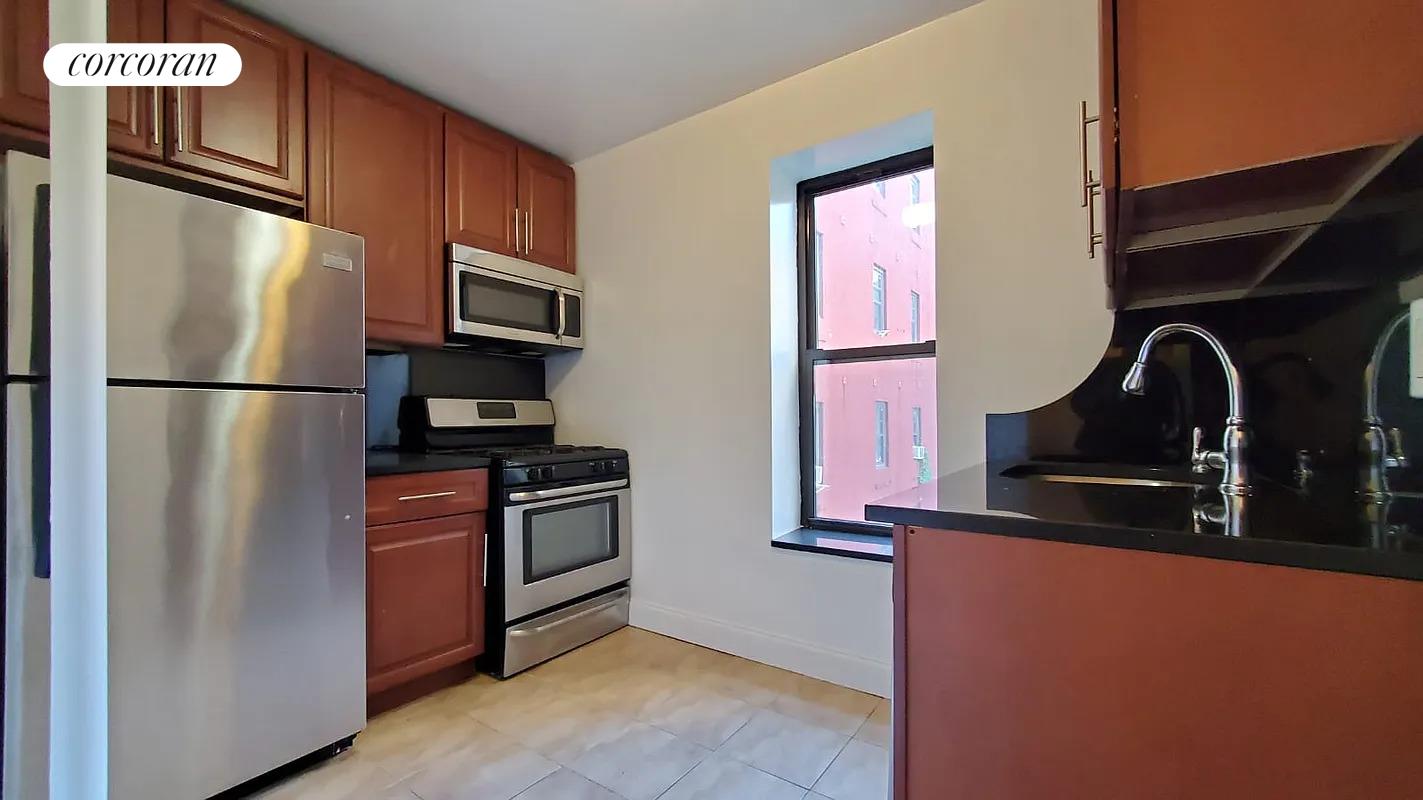 1636 Lexington Avenue 8R, East Harlem, Upper Manhattan, NYC - 3 Bedrooms  
1 Bathrooms  
5 Rooms - 