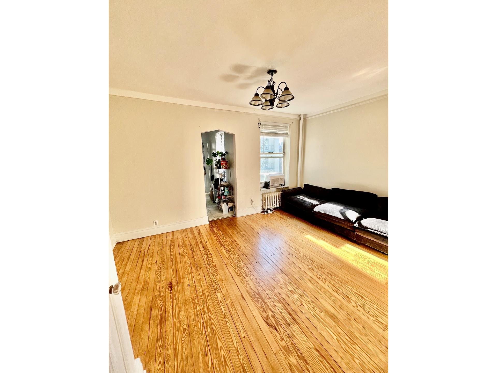 410 East 117th Street 4, East Harlem, Upper Manhattan, NYC - 1 Bedrooms  
1 Bathrooms  
4 Rooms - 