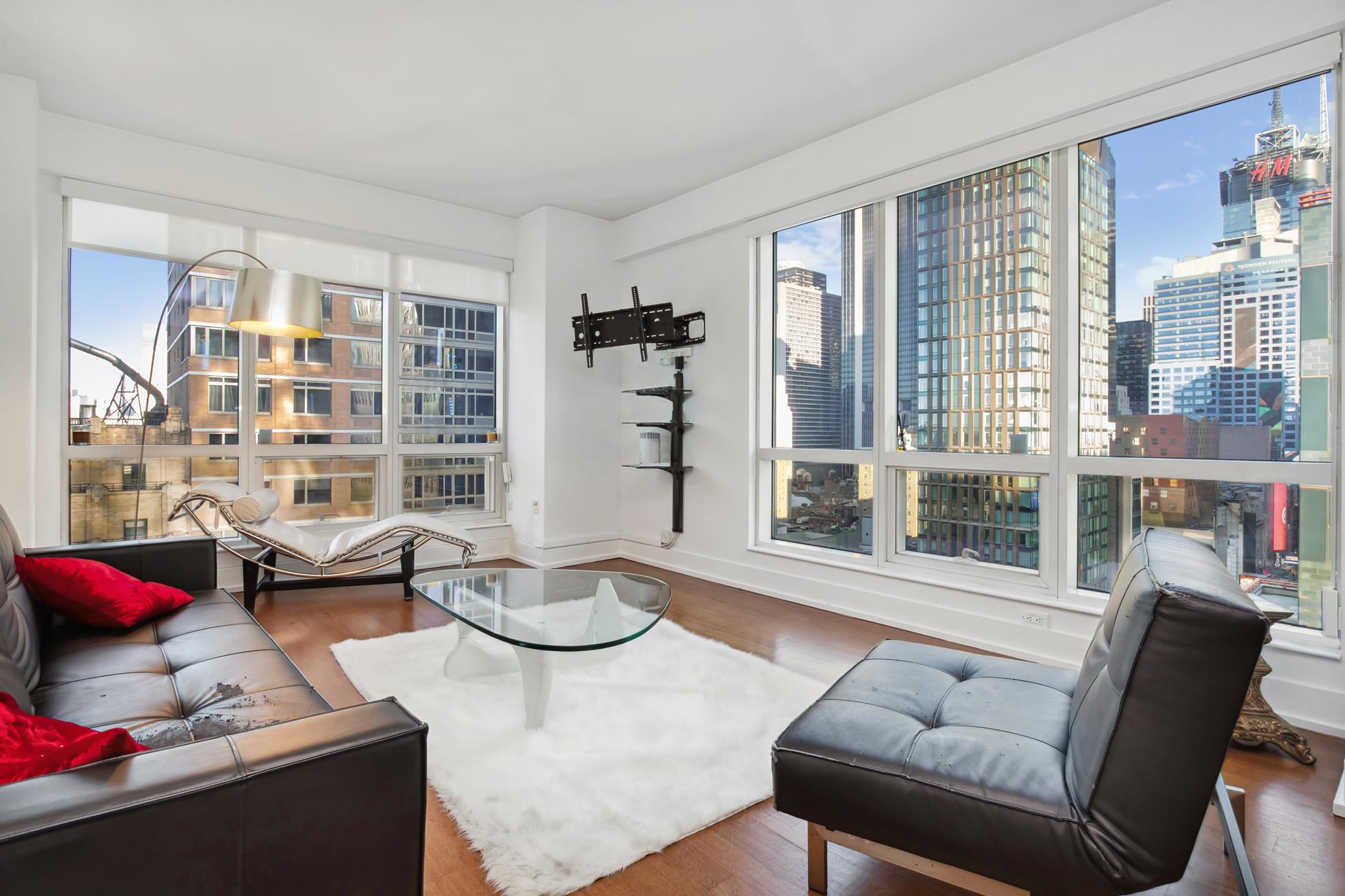 350 West 42nd Street 20F, Hells Kitchen, Midtown West, NYC - 1 Bedrooms  
1 Bathrooms  
3 Rooms - 