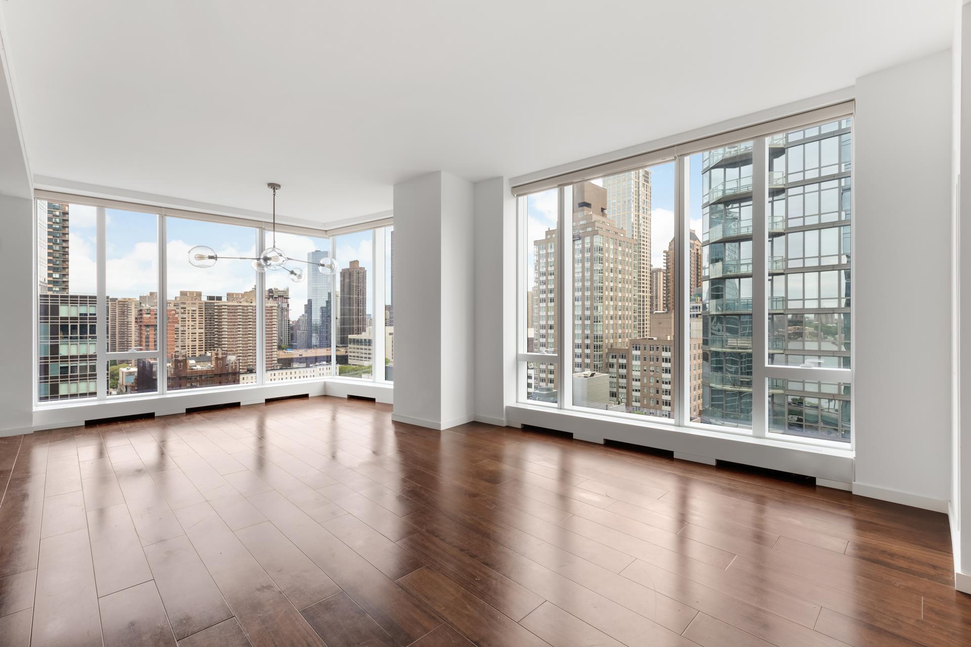 1 West End Avenue 19D, Lincoln Square, Upper West Side, NYC - 3 Bedrooms  
3.5 Bathrooms  
6 Rooms - 