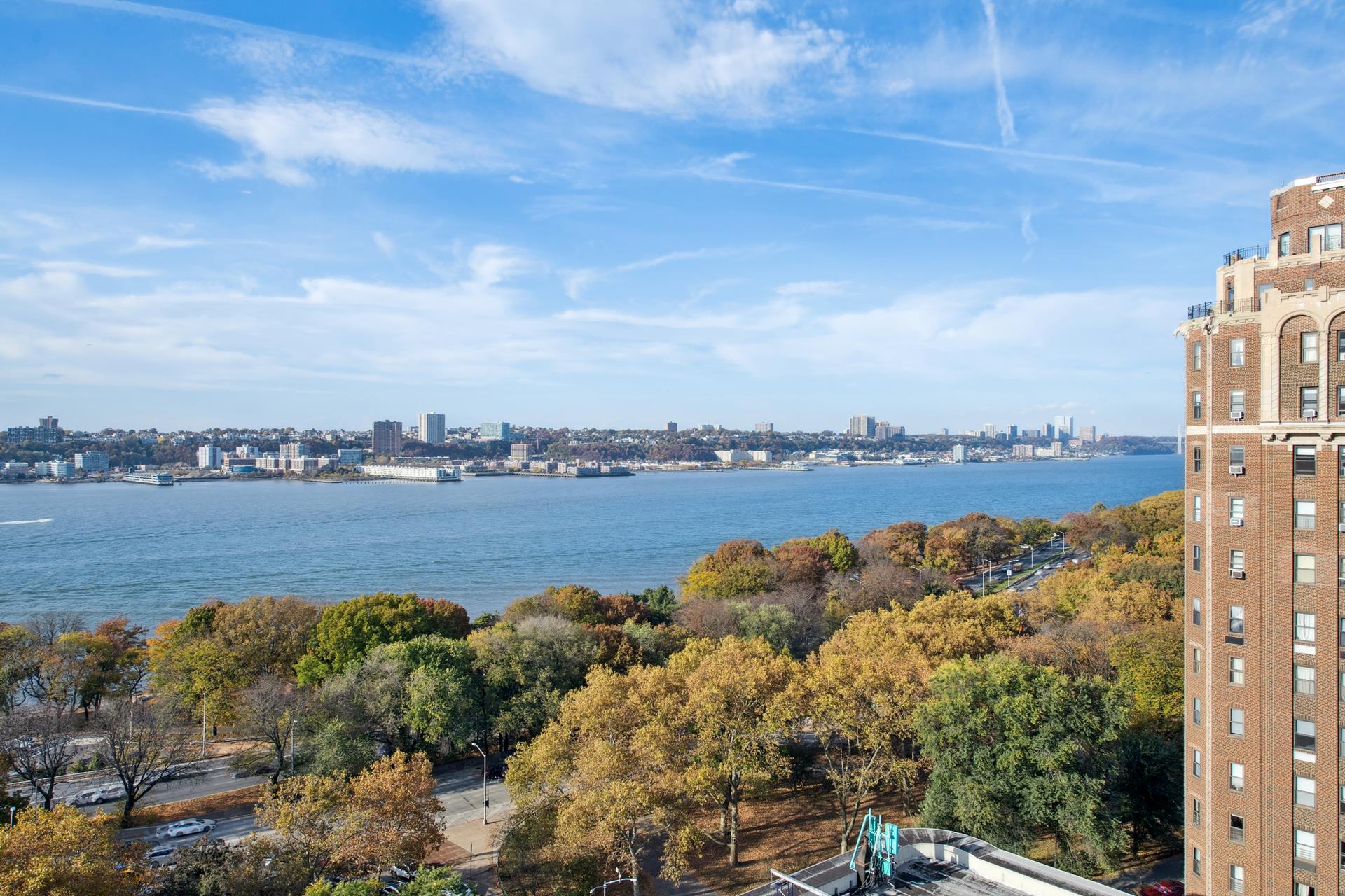 222 Riverside Drive 16F, Upper West Side, Upper West Side, NYC - 1 Bedrooms  
1 Bathrooms  
2 Rooms - 