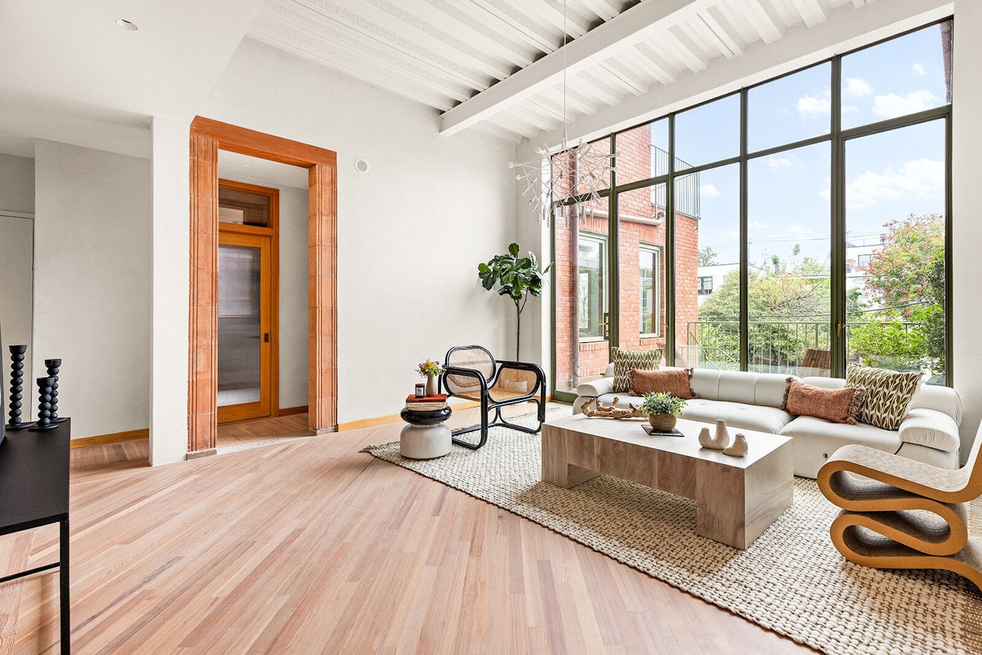 96 King Street 1, Red Hook, Brooklyn, New York - 3 Bedrooms  
2.5 Bathrooms  
6 Rooms - 