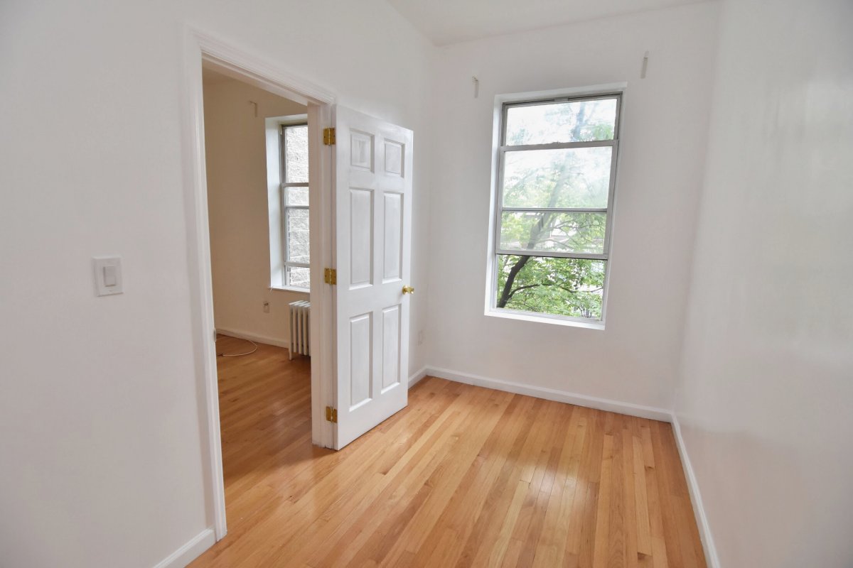 142 West 130th Street 8, West Harlem, Upper Manhattan, NYC - 1 Bedrooms  
1 Bathrooms  
3 Rooms - 