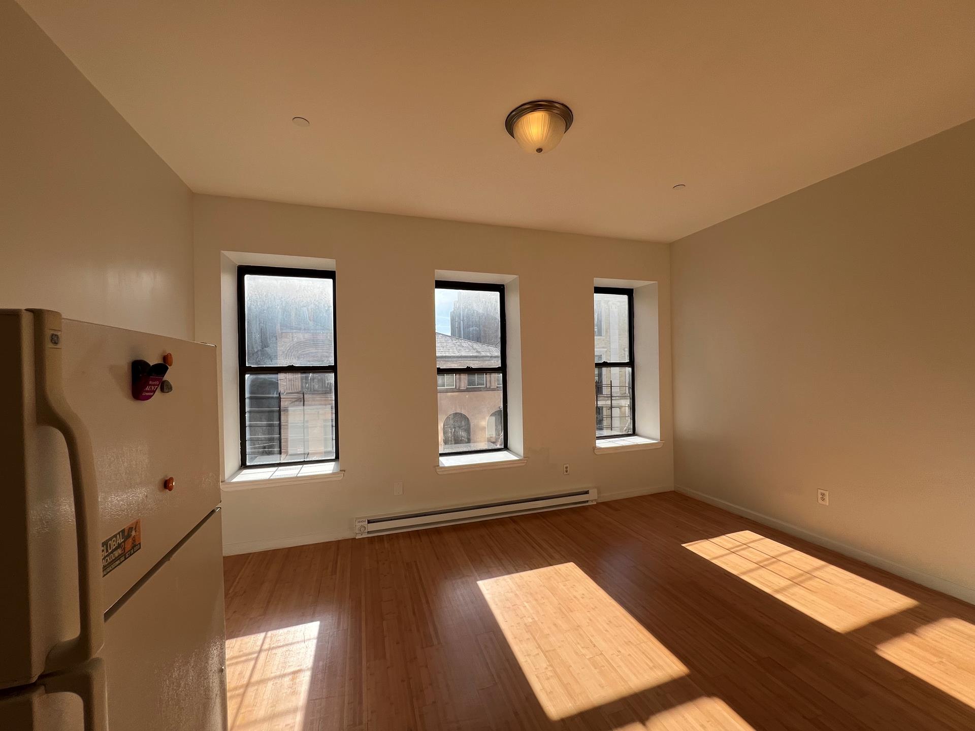 75 West 126th Street 2, Central Harlem, Upper Manhattan, NYC - 2 Bedrooms  
1 Bathrooms  
4 Rooms - 