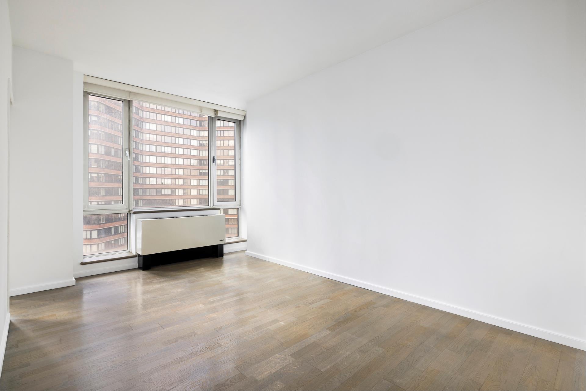 635 West 42nd Street 11J, Hells Kitchen, Midtown West, NYC - 1 Bedrooms  
1 Bathrooms  
3 Rooms - 