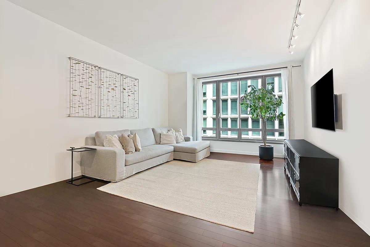 4 West 21st Street 9D, Flatiron, Downtown, NYC - 2 Bedrooms  
2.5 Bathrooms  
4 Rooms - 