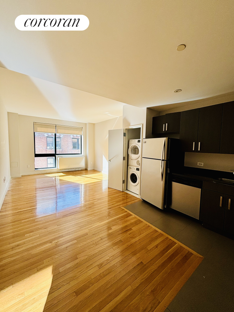 537 West 27th Street 5G, Chelsea, Downtown, NYC - 2 Bedrooms  
2 Bathrooms  
4 Rooms - 