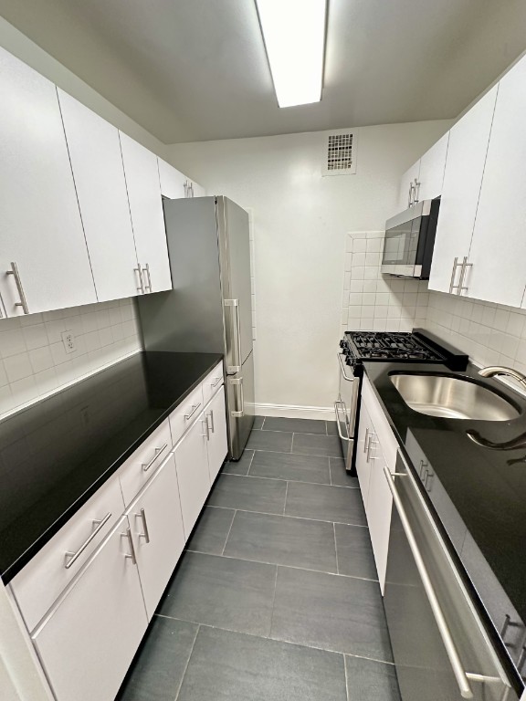 442 West 57th Street 4A, Midtown West, Midtown West, NYC - 1 Bedrooms  
1 Bathrooms  
3 Rooms - 