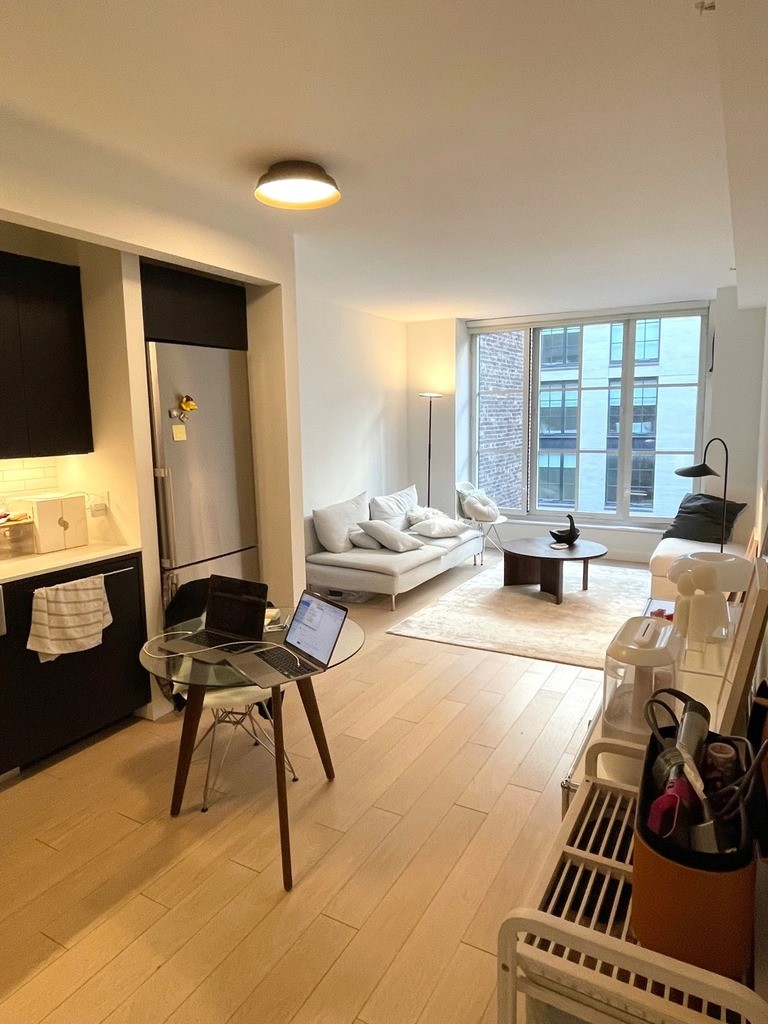 535 West 43rd Street Sl9, Hell S Kitchen, Midtown West, NYC - 1 Bathrooms  
2 Rooms - 