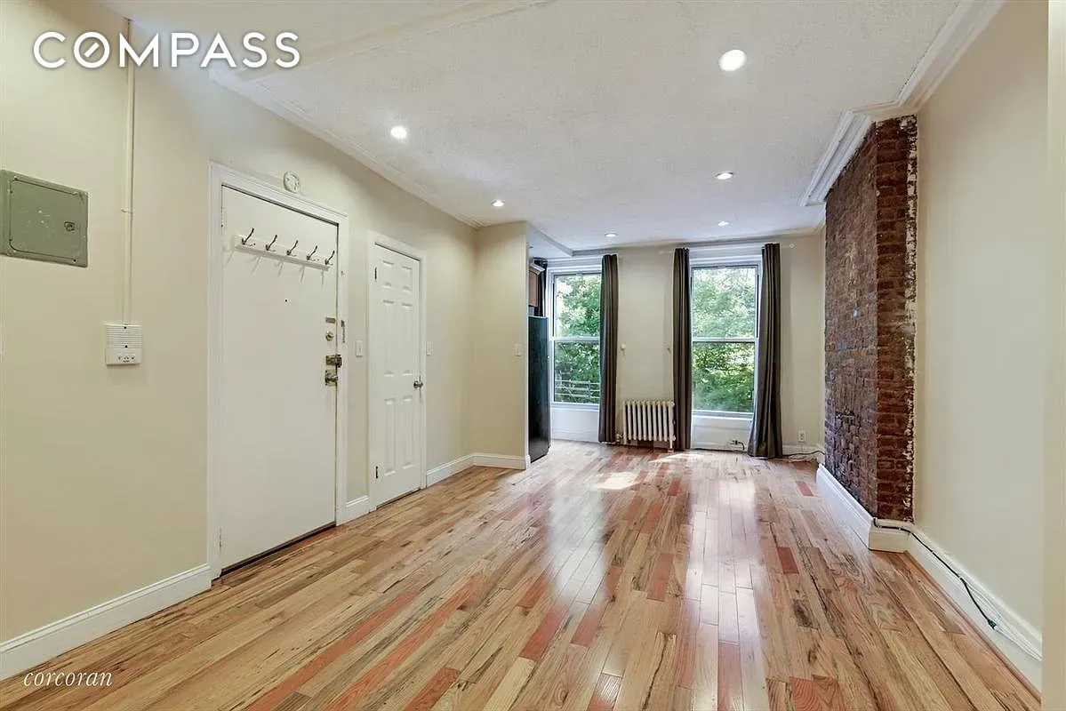 425 Clermont Avenue 2, Fort Greene, Brooklyn, New York - 2 Bedrooms  
1 Bathrooms  
4 Rooms - 