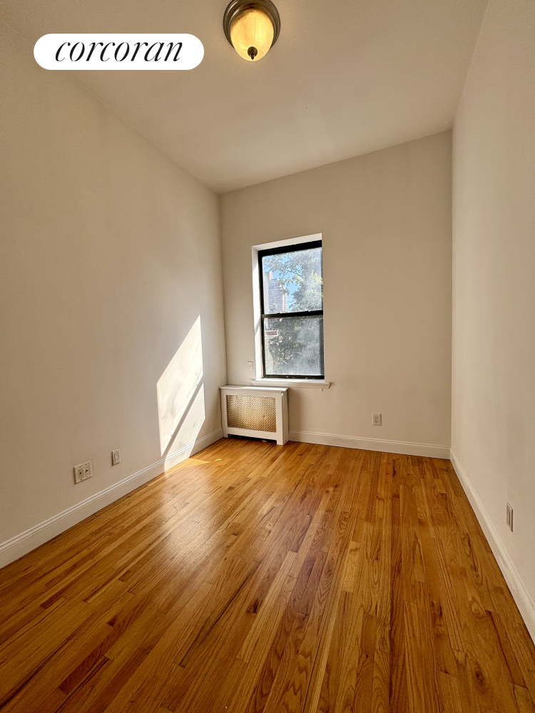 1720 2nd Avenue 4D, Yorkville, Upper East Side, NYC - 3 Bedrooms  
1 Bathrooms  
5 Rooms - 