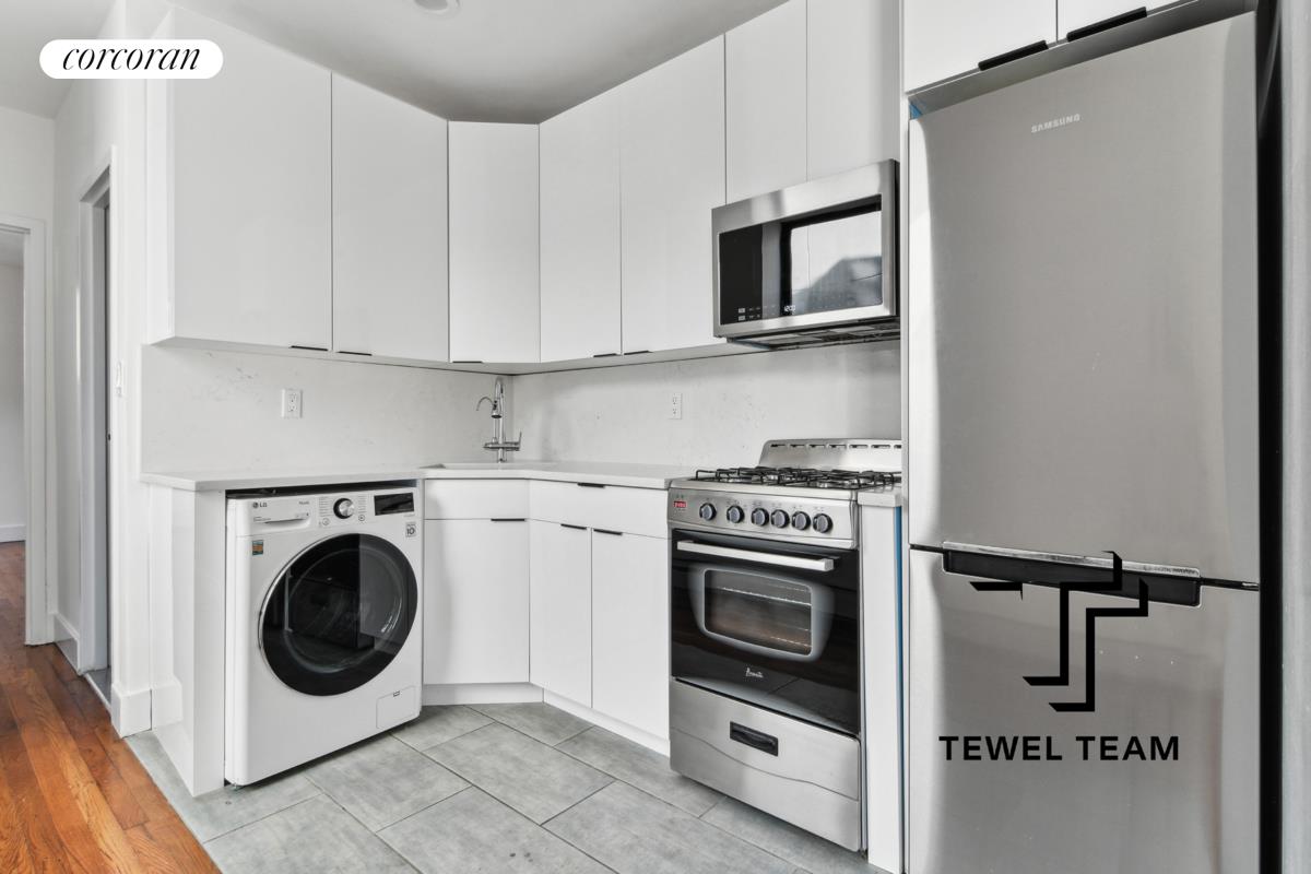 309 West 121st Street 3G, South Harlem, Upper Manhattan, NYC - 2 Bedrooms  
1 Bathrooms  
4 Rooms - 