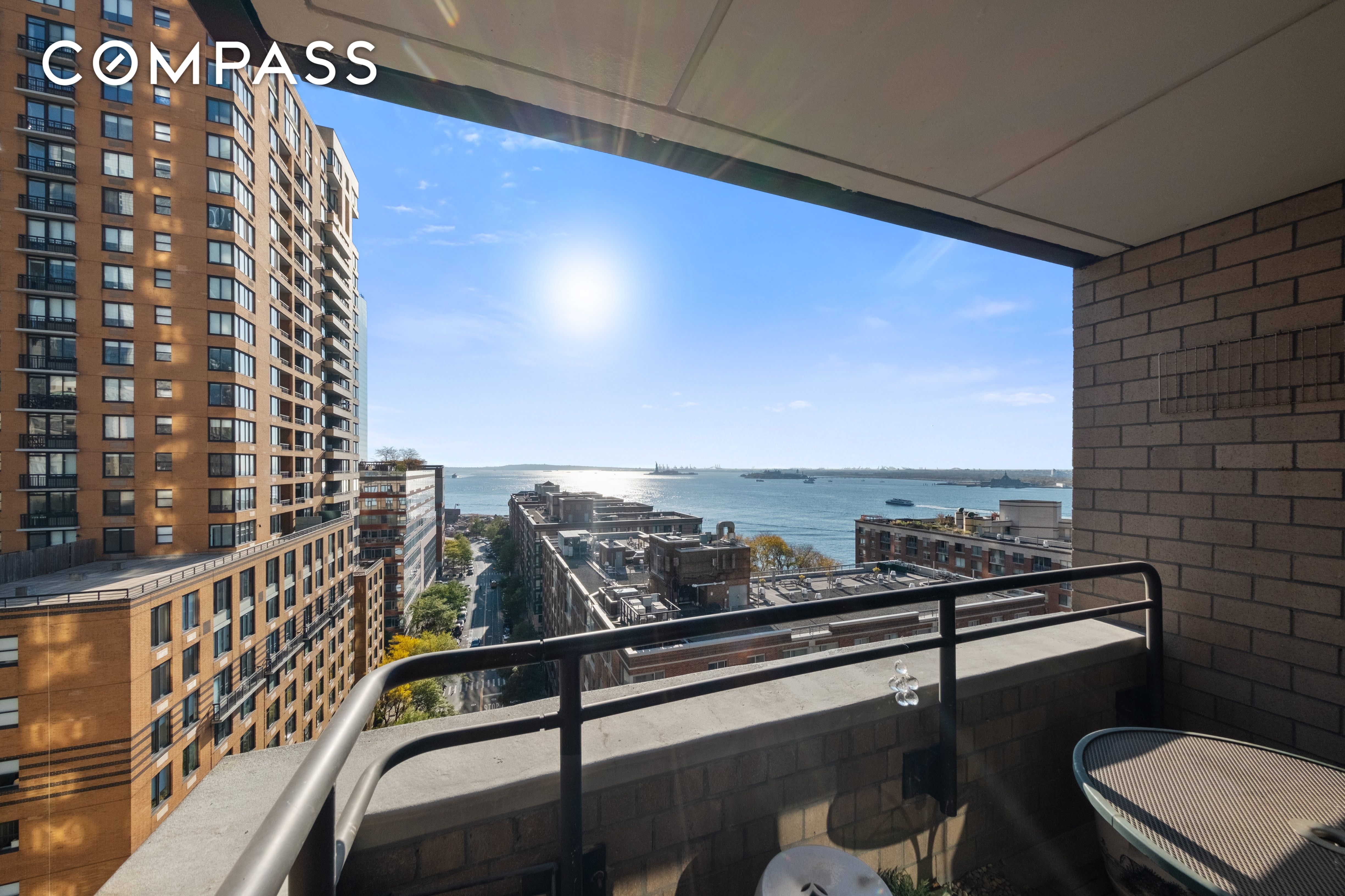 200 Rector Place 16F, Battery Park City, Downtown, NYC - 1 Bedrooms  
1 Bathrooms  
3 Rooms - 