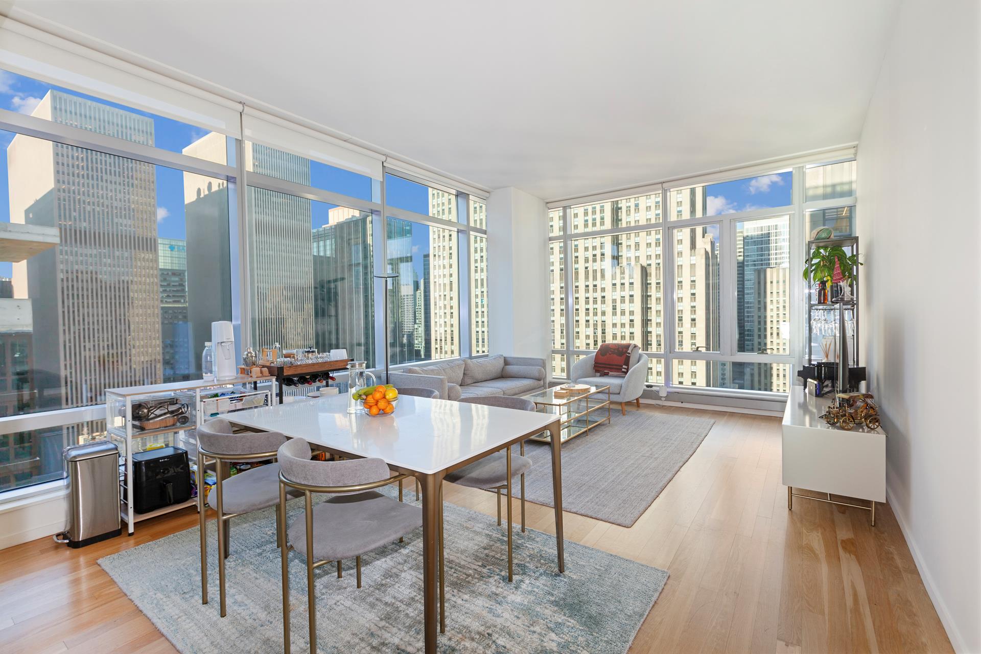 18 West 48th Street 33A, Chelsea And Clinton, Downtown, NYC - 2 Bedrooms  
2 Bathrooms  
4 Rooms - 