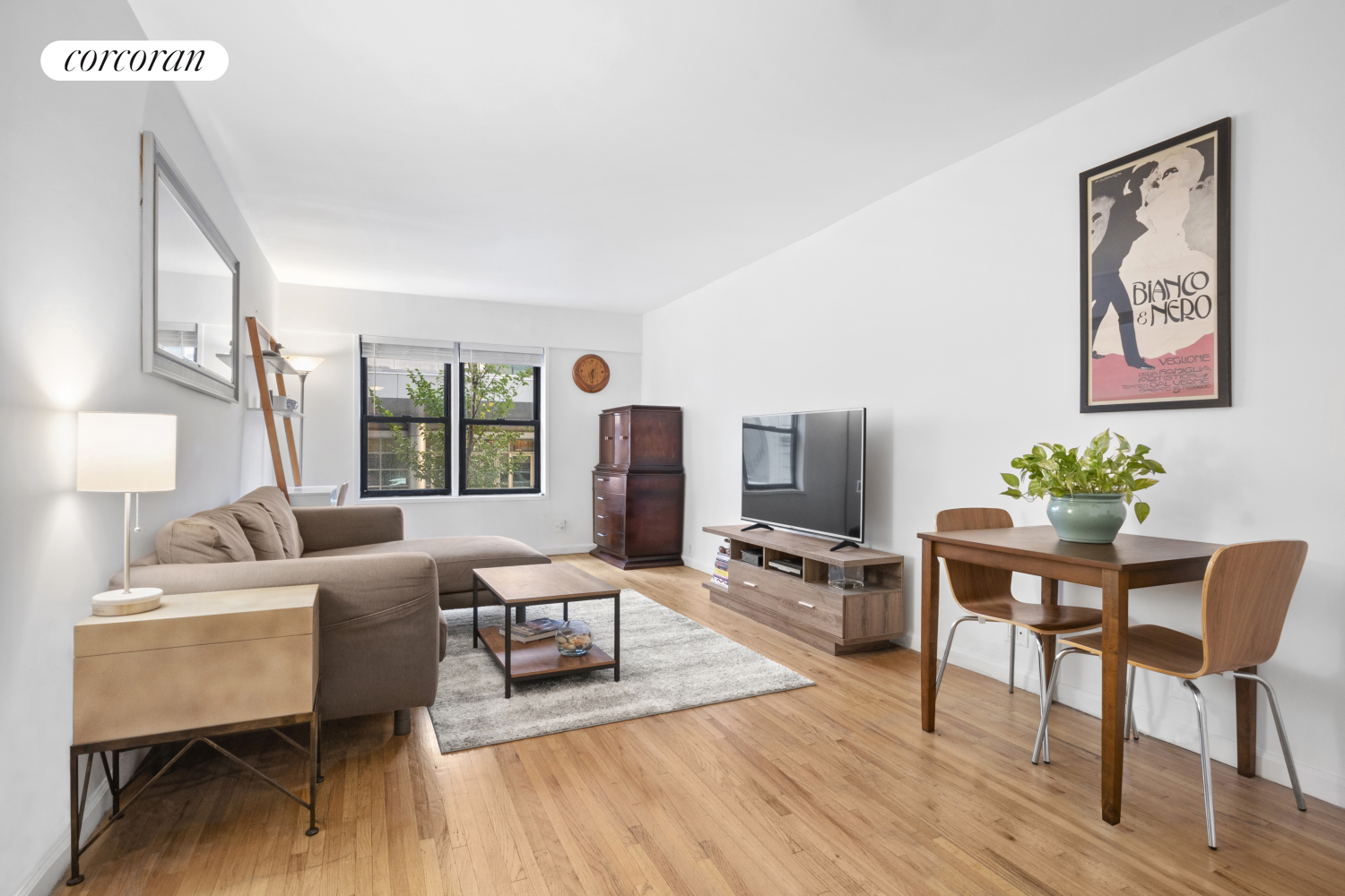 317 West 54th Street 1F, Hells Kitchen, Midtown West, NYC - 1 Bedrooms  
1 Bathrooms  
3 Rooms - 