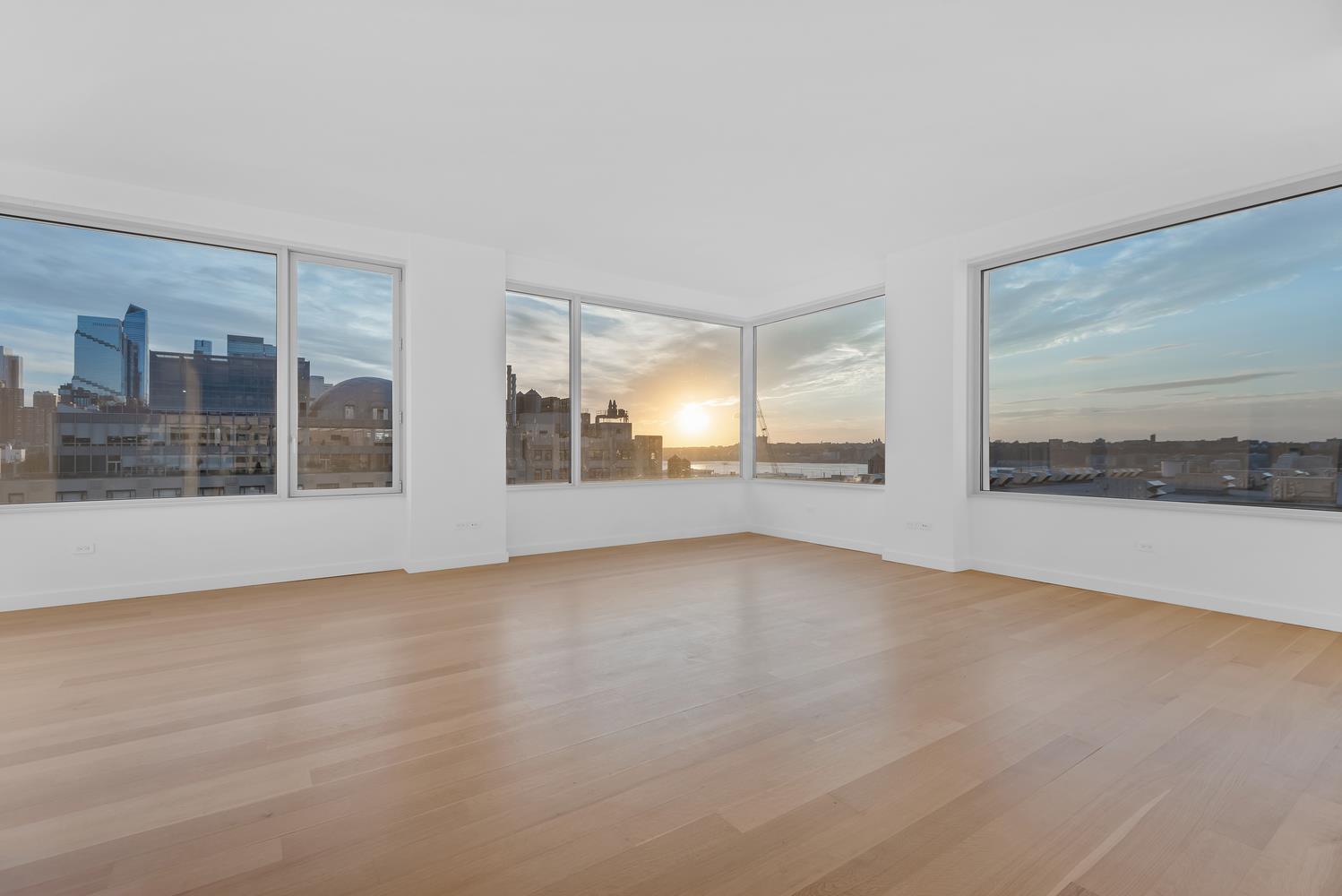 611 West 56th Street 11, Hells Kitchen, Midtown West, NYC - 4 Bedrooms  
4.5 Bathrooms  
9 Rooms - 