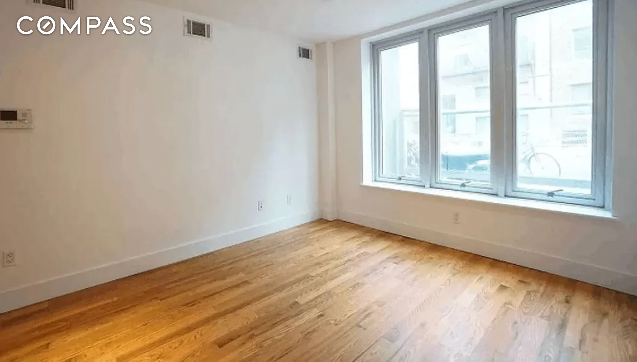 170 Meserole Street 1L, Williamsburg, Brooklyn, New York - 3 Bedrooms  
1.5 Bathrooms  
4 Rooms - 