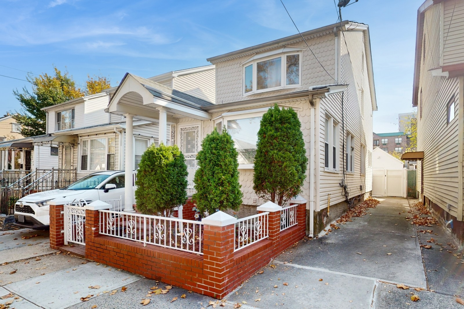 152-14 79th Avenue, Kew Gardens Hills, Queens, New York - 4 Bedrooms  
3.5 Bathrooms  
14 Rooms - 