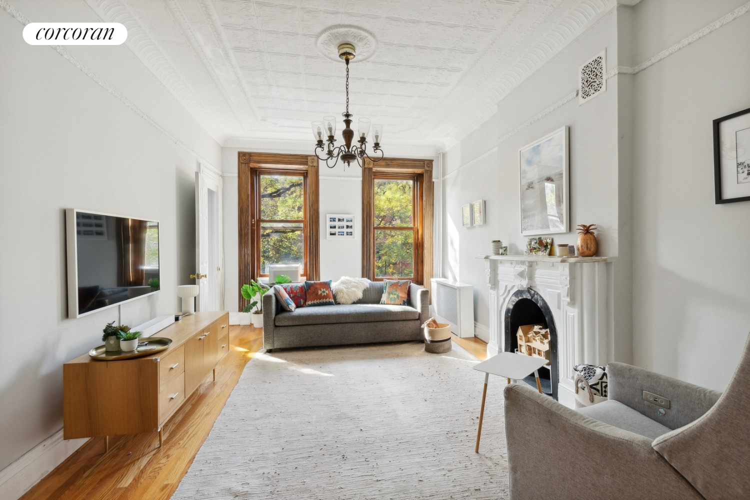 555 10th Street 2, Park Slope, Brooklyn, New York - 3 Bedrooms  
1.5 Bathrooms  
6 Rooms - 