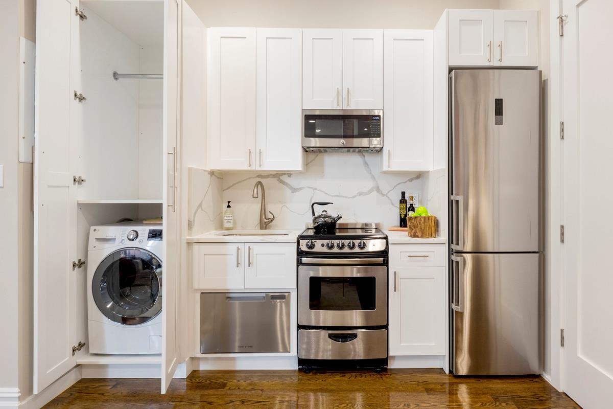 321 West 11th Street 22, West Village, Downtown, NYC - 2 Bedrooms  
1 Bathrooms  
4 Rooms - 