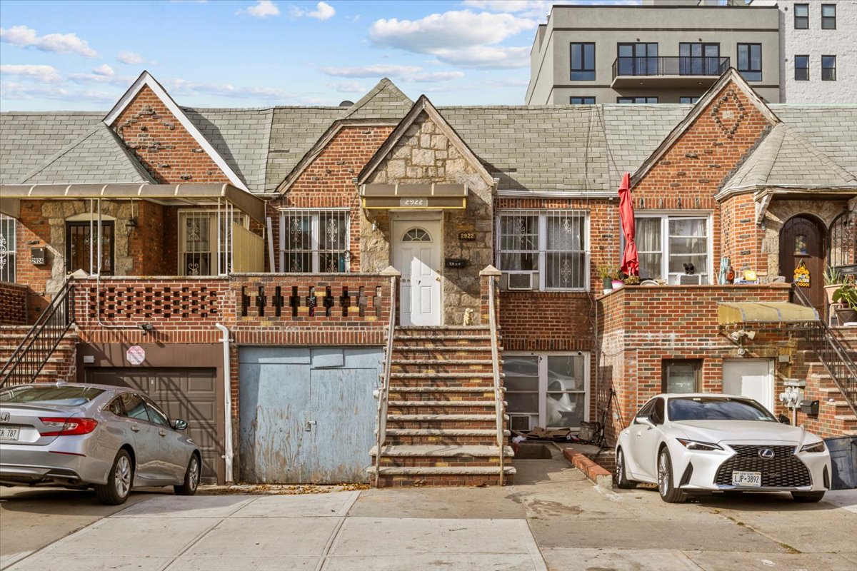 2922 Brighton 12th Street, Brighton Beach, Brooklyn, New York - 5 Bedrooms  
2 Bathrooms  
9 Rooms - 