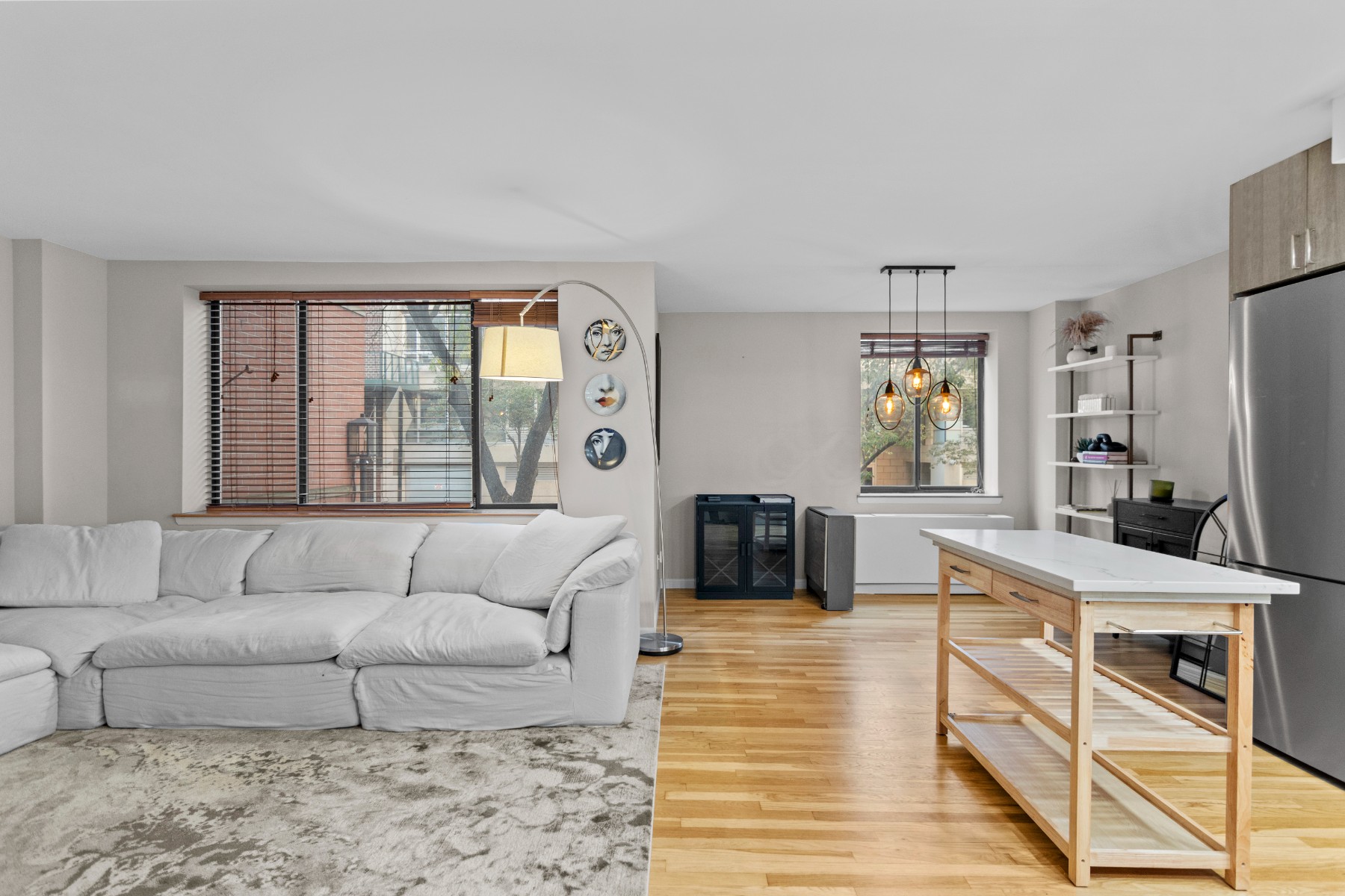 445 West 19th Street 1F, Chelsea, Downtown, NYC - 1 Bedrooms  
2 Bathrooms  
4 Rooms - 