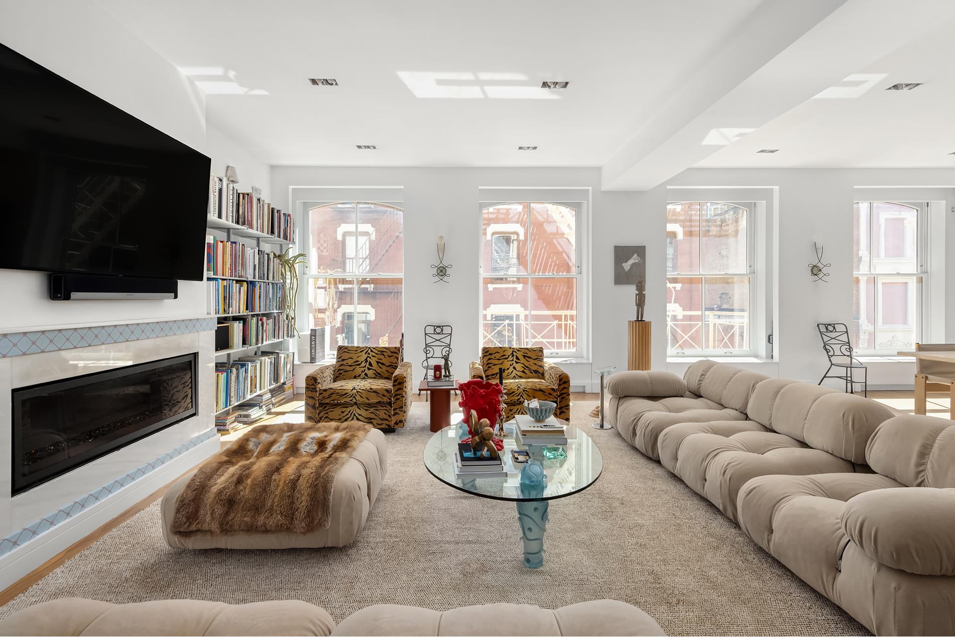 53 Greene Street 5, Soho, Downtown, NYC - 2 Bedrooms  
3 Bathrooms  
5 Rooms - 