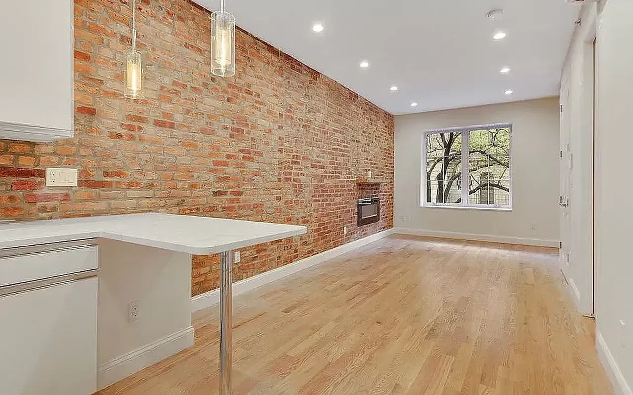 341 West 48th Street 1, Midtown West, Midtown West, NYC - 2 Bedrooms  
3 Bathrooms  
4 Rooms - 