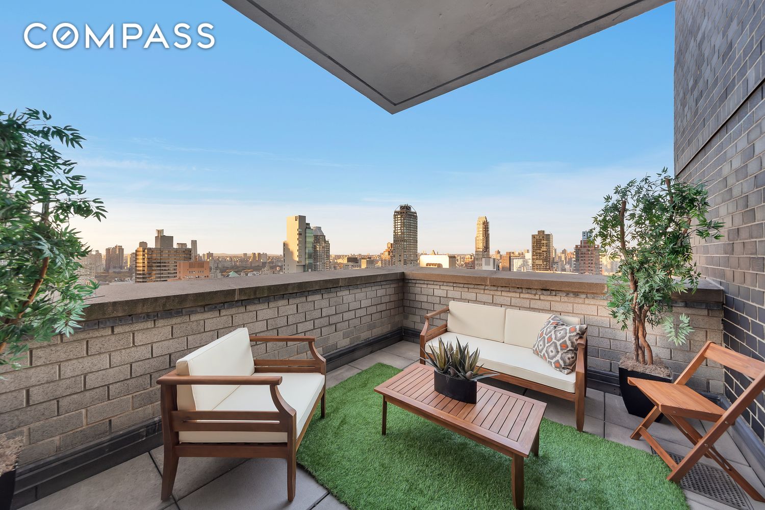 303 East 60th Street 38L, Upper East Side, Upper East Side, NYC - 2 Bedrooms  
2 Bathrooms  
4 Rooms - 