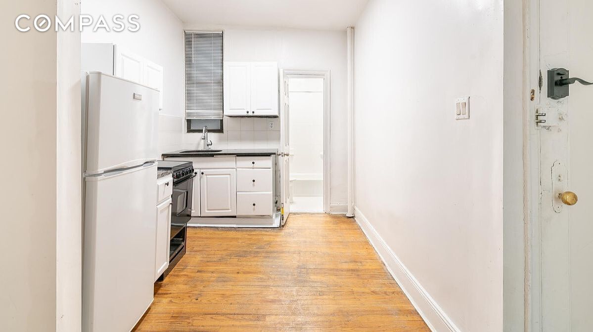 518 East 83rd Street 2D, Upper East Side, Upper East Side, NYC - 1 Bedrooms  
1 Bathrooms  
2 Rooms - 