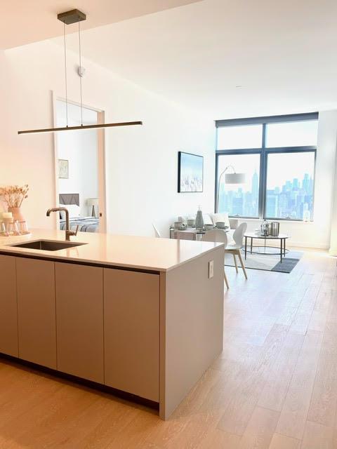 3 Court Square Ph-201, Long Island City, Queens, New York - 2 Bedrooms  
2 Bathrooms  
4 Rooms - 