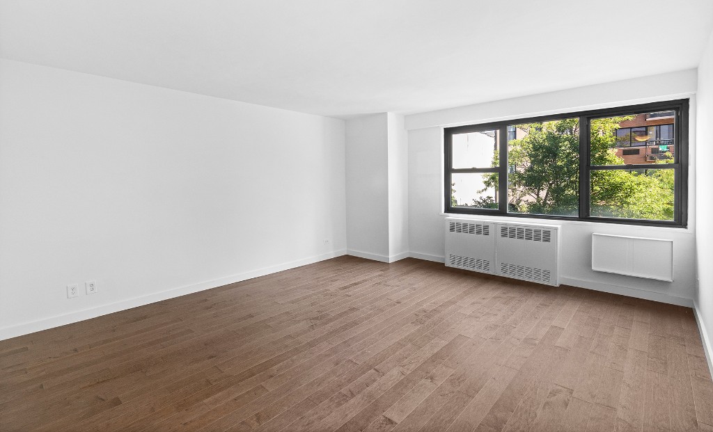 350 West 51st Street 3F, Midtown West, Midtown West, NYC - 1 Bathrooms  
2 Rooms - 