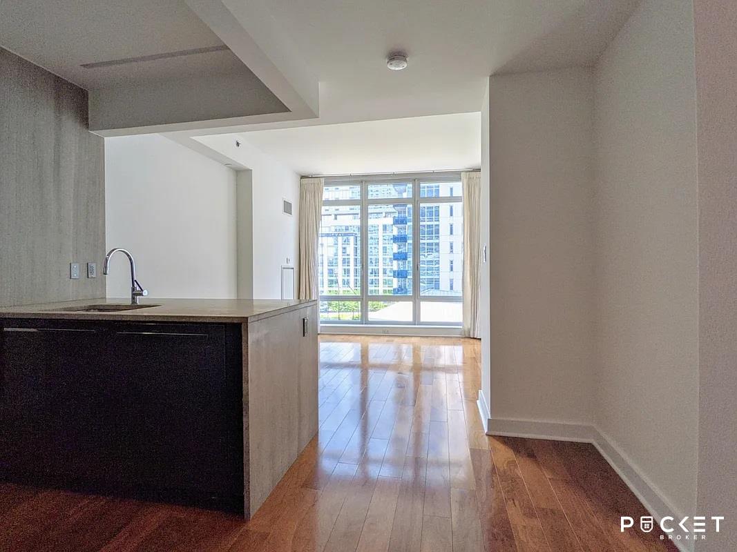 2 Northside Piers 4-W, Williamsburg, Brooklyn, New York - 1 Bathrooms  
1 Rooms - 