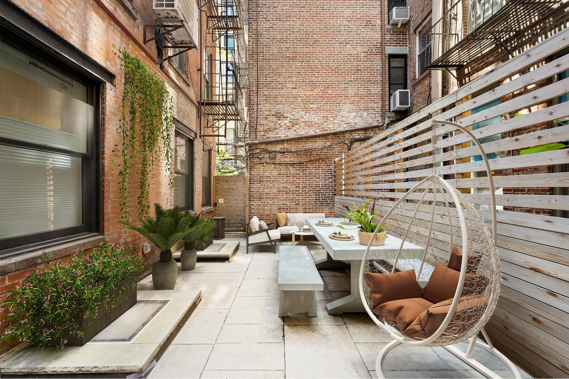 37 Crosby Street Garden, Soho, Downtown, NYC - 3 Bedrooms  
2.5 Bathrooms  
5 Rooms - 