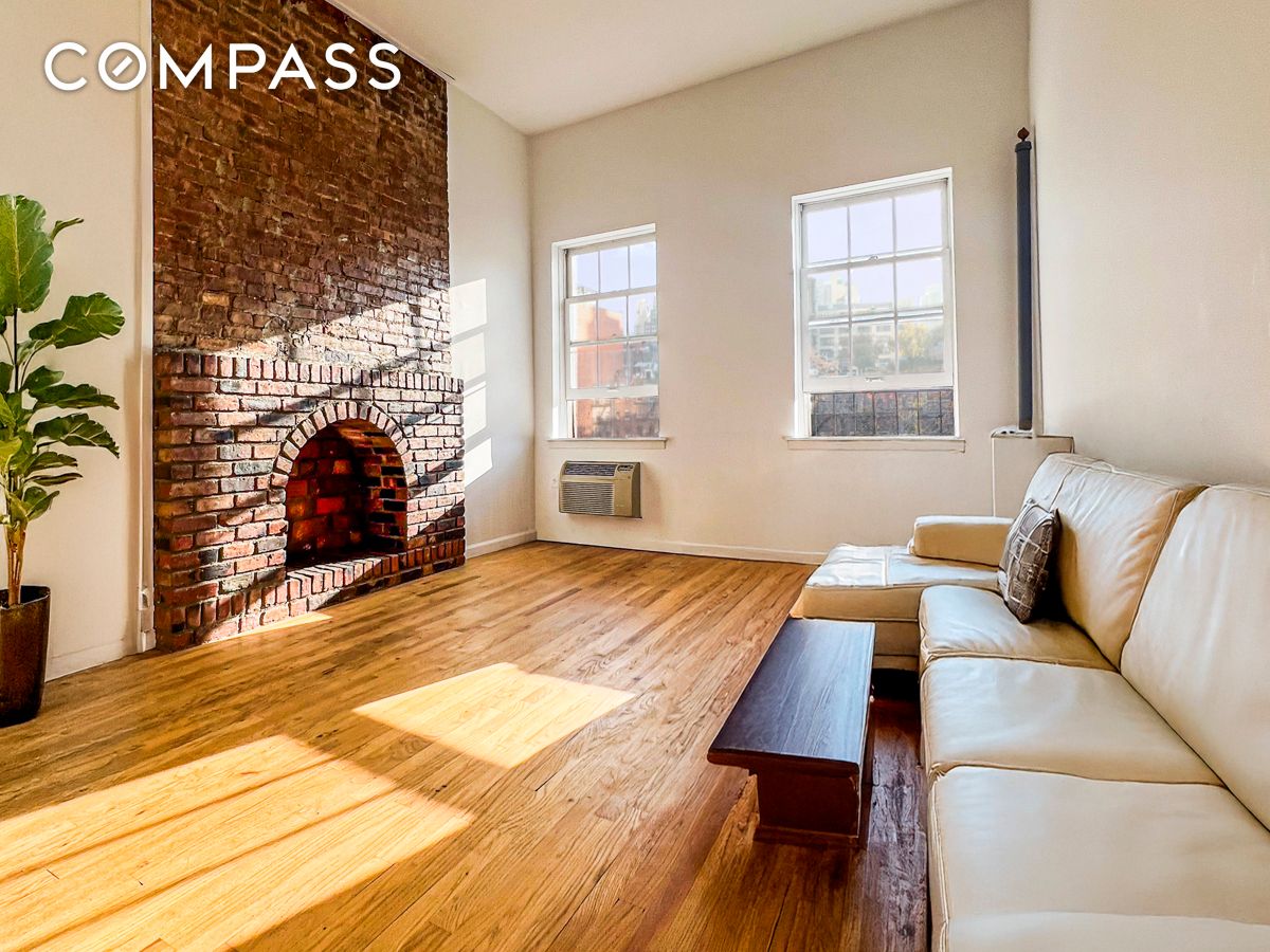 335 West 21st Street 4Fe, Chelsea, Downtown, NYC - 1 Bedrooms  
1 Bathrooms  
3 Rooms - 