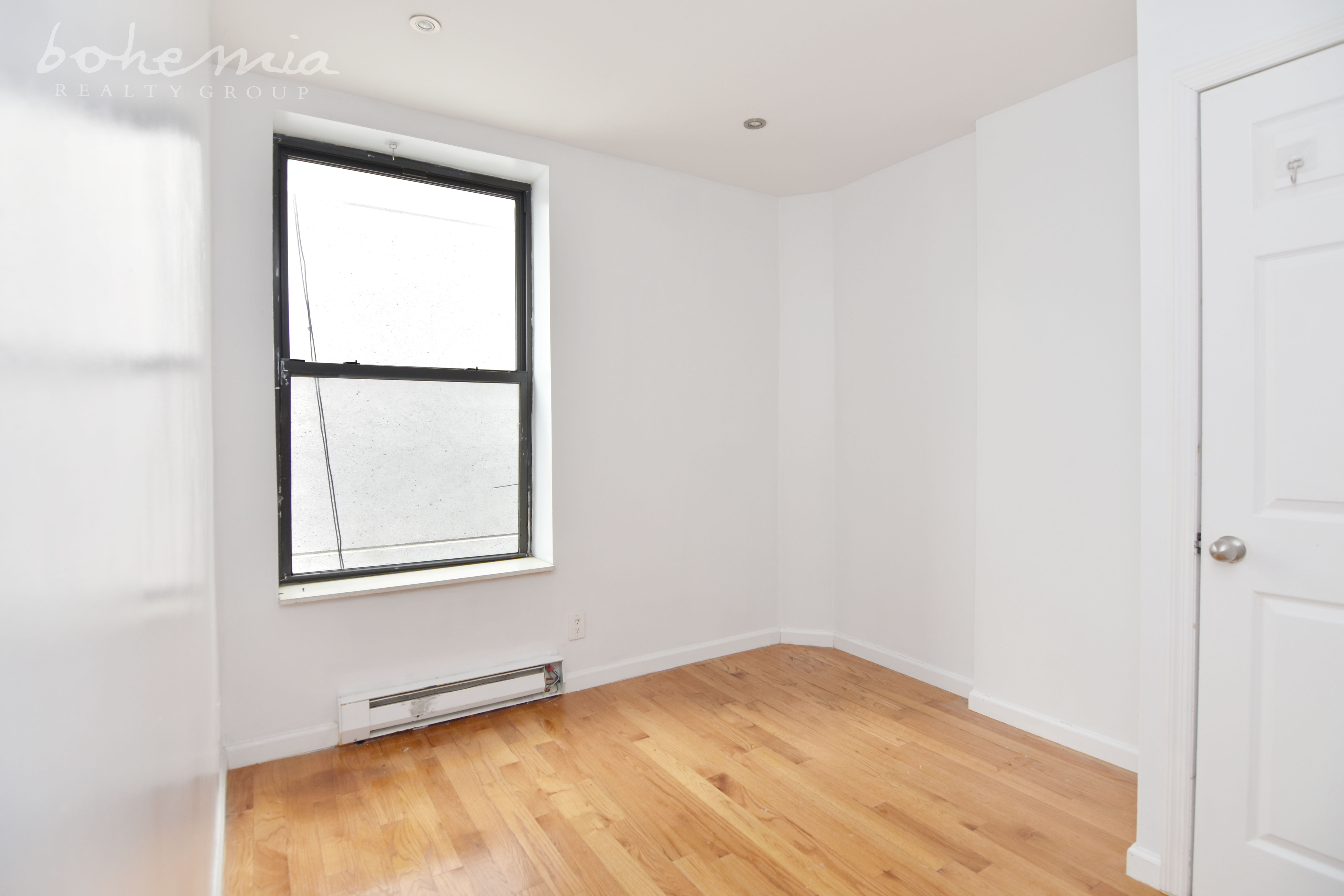 953 Columbus Avenue 4-S, Manhattan Valley, Upper Manhattan, NYC - 2 Bedrooms  
1 Bathrooms  
4 Rooms - 