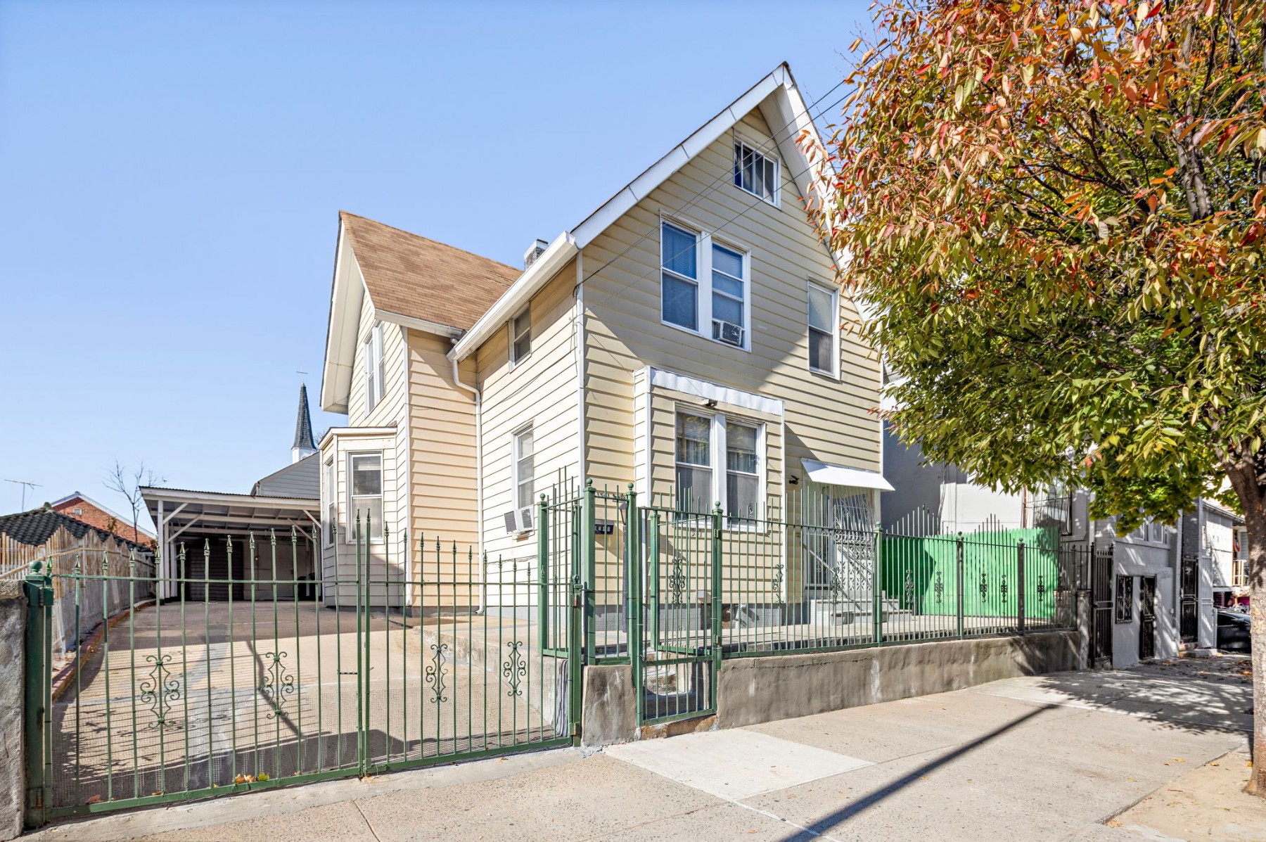 1341 Taylor Avenue, Bronx, Bronx, New York - 4 Bedrooms  
2 Bathrooms  
6 Rooms - 