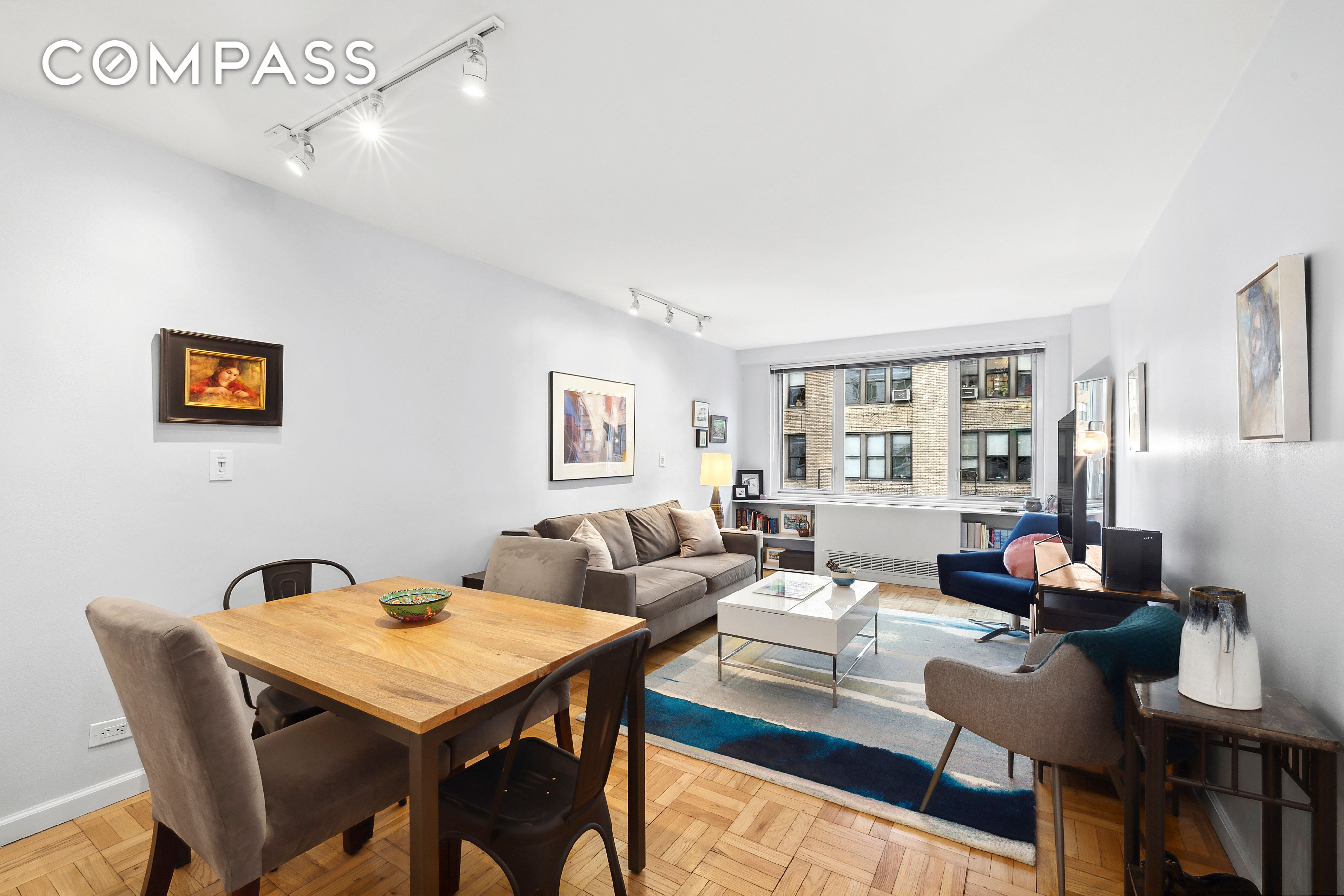 301 East 22nd Street 6L, Gramercy Park, Downtown, NYC - 1 Bedrooms  
1 Bathrooms  
3 Rooms - 